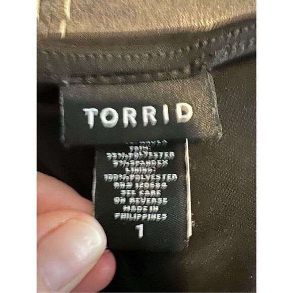 Torrid Womens Black Blouse Tunic Size 1 - Picture 3 of 3